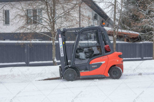 Вилочный погрузчик Linde H25T-01 2020 г. 39,6 кВт., 5025 м/ч. №6084