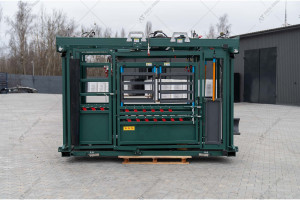 Hydraulic cattle crush A.TOM