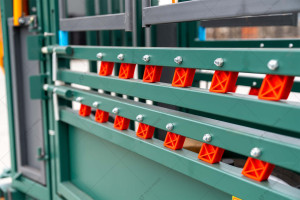 Hydraulic cattle crush A.TOM