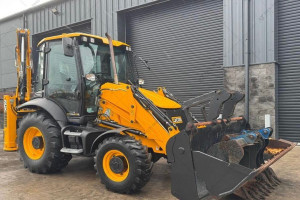 Экскаватор погрузчик JCB 3CX 14 2023 г. 81 кВт 240 м/ч.