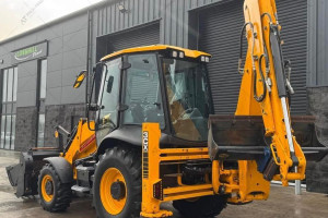 Экскаватор погрузчик JCB 3CX 14 2023 г. 81 кВт 240 м/ч.