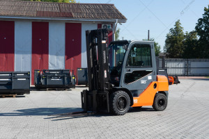 Дизельный вилочный погрузчик Toyota 06-8FD30F 2015 г. 36 кВт., 4118,6 м/ч., № 5475