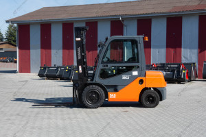 Дизельний вилковий навантажувач Toyota 06-8FD30F 2015 р. 36 кВт., 4118,6 м/г., № 5475