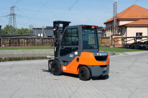 Дизельний вилковий навантажувач Toyota 06-8FD30F 2015 р. 36 кВт., 4118,6 м/г., № 5475