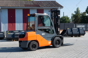Дизельний вилковий навантажувач Toyota 06-8FD30F 2015 р. 36 кВт., 4118,6 м/г., № 5475