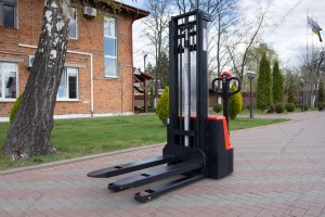 Electric pallet stacker 1 ton at 2.9 m model ECL1029 S. B. 30190900526 2019