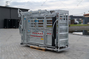 Galvanized cattle crush A.TOM