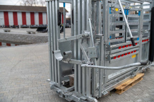 Станок для вертикальной фиксации КРС A.ТОМ с оцинкованным покрытием