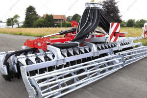Disc harrow with applicator VOLMER Agritec TRG-W 401
