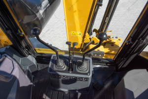 Экскаватор погрузчик Caterpillar 424 2025 г. 8 м/ч. № 5527 B