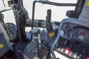 Экскаватор погрузчик Caterpillar 424 2025 г. 8 м/ч. № 5527 B