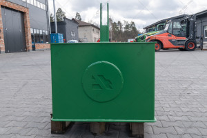 A.TOM 900 counterweight for front hitch