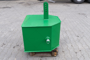 A.TOM 900 counterweight for front hitch