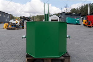 A.TOM 900 counterweight for front hitch