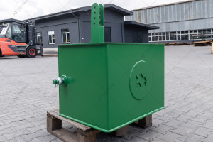 A.TOM 900 counterweight for front hitch
