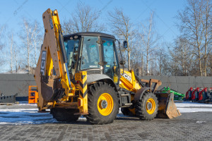 JCB 3CX 2011 y. 74.2 kW 3495,2 m/h.№5132