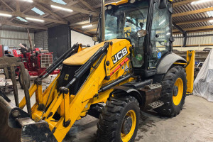 Экскаватор погрузчик JCB 3CX 2015 г. 68 кВт 7856 м/ч.