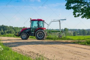 Rake Samasz Z-350 tractor