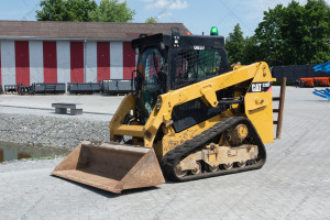 Мини фронтальный погрузчик Caterpillar 239D 2018 г. 2539 м/ч.