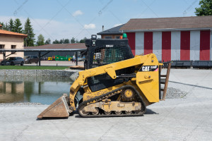Мини фронтальный погрузчик Caterpillar 239D 2018 г. 2539 м/ч.