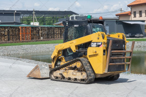 Мини фронтальный погрузчик Caterpillar 239D 2018 г. 2539 м/ч.