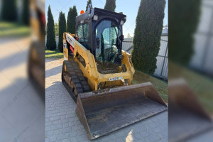 Міні навантажувач фронтальний Caterpillar 239D 2018 р. 50 кВт 2767 м/год.