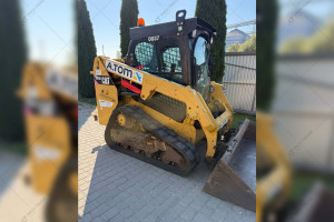 Мини фронтальный погрузчик Caterpillar 239D 2018 г. 50 кВт 2767 м/ч.