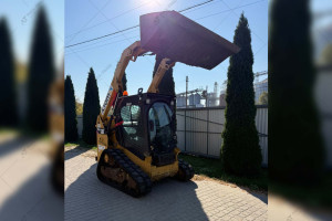 Мини фронтальный погрузчик Caterpillar 239D 2018 г. 50 кВт 2767 м/ч.