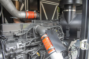 Дизельный генератор JCB G330QS 264/240 кВт (с синхронизацией)