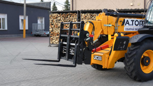 Вилы для телескопического погрузчика JCB, гидравлические 100х50х1070