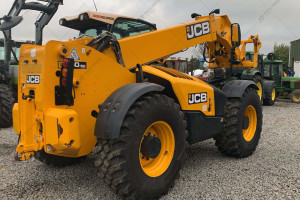 Телескопічний навантажувач JCB 560-80 2016 р. 2736 м/год.