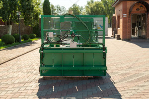 Измельчитель, разбрасыватель тюков Spread-a-Bale MAXI ST 130
