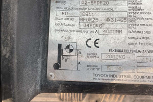 Вилочный погрузчик Toyota 02-8FDF20 2012 г. 11127 м/ч.