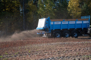 Розкидач органічних добрив А.ТОМ 24 з системою диференційованого внесення 