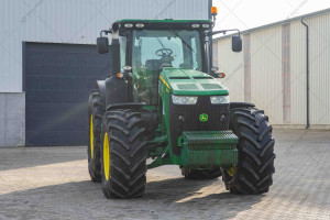 John Deere 8335R 2013 y. 335 h.p. 5724 m/h. № 3744 